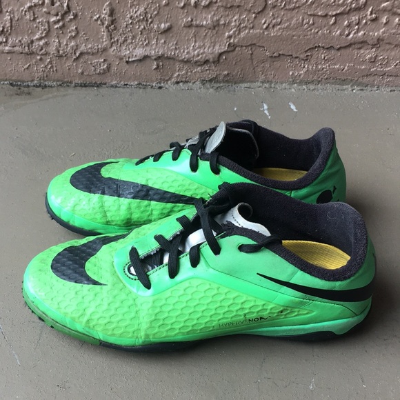 boys nike shoes size 3.5